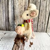 Felt Mouse chef carrying the turkey