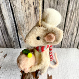 Felt Mouse chef carrying the turkey